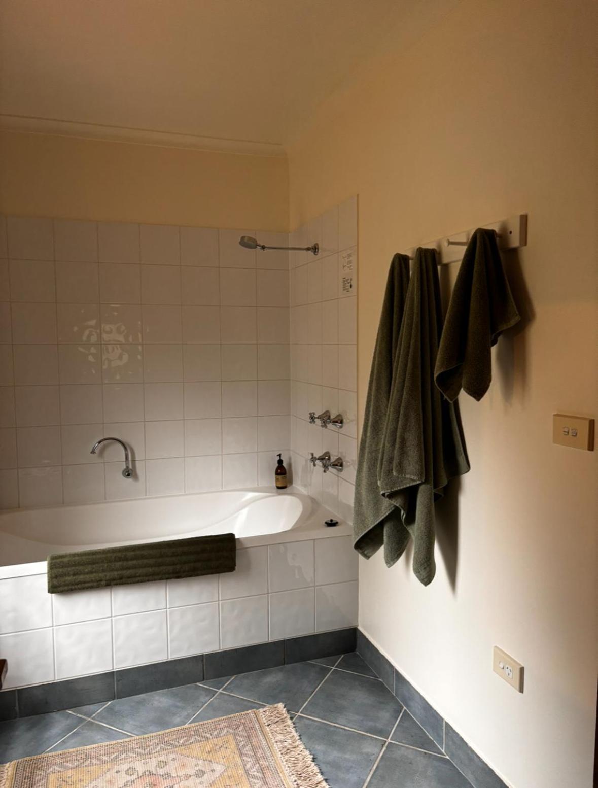 The Quarters Hotel Strahan Kültér fotó