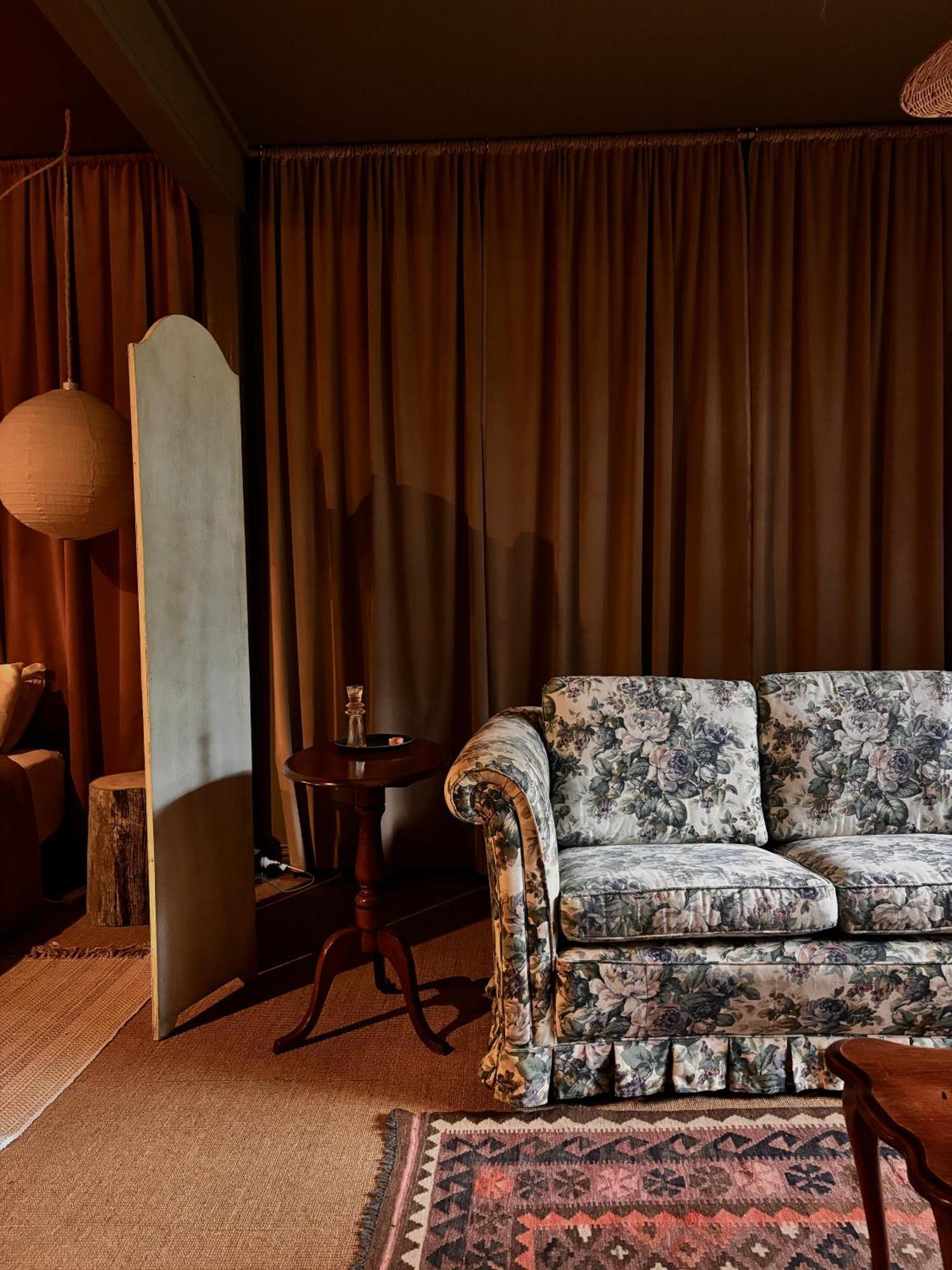 The Quarters Hotel Strahan Kültér fotó