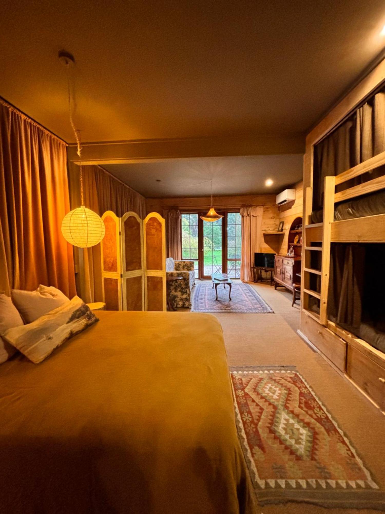 The Quarters Hotel Strahan Kültér fotó
